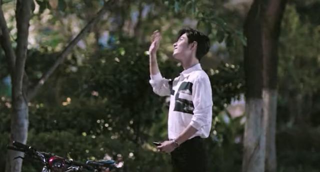 肖战|肖战《余生》大讲土味情话，爆笑晒表情包回应：怪不好意思的