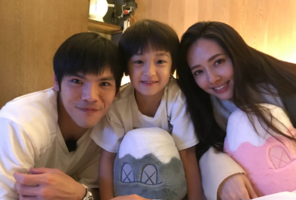 郭碧婷|已经生了？向太赴台隔离陪郭碧婷，干儿子喊话向佐官宣报喜