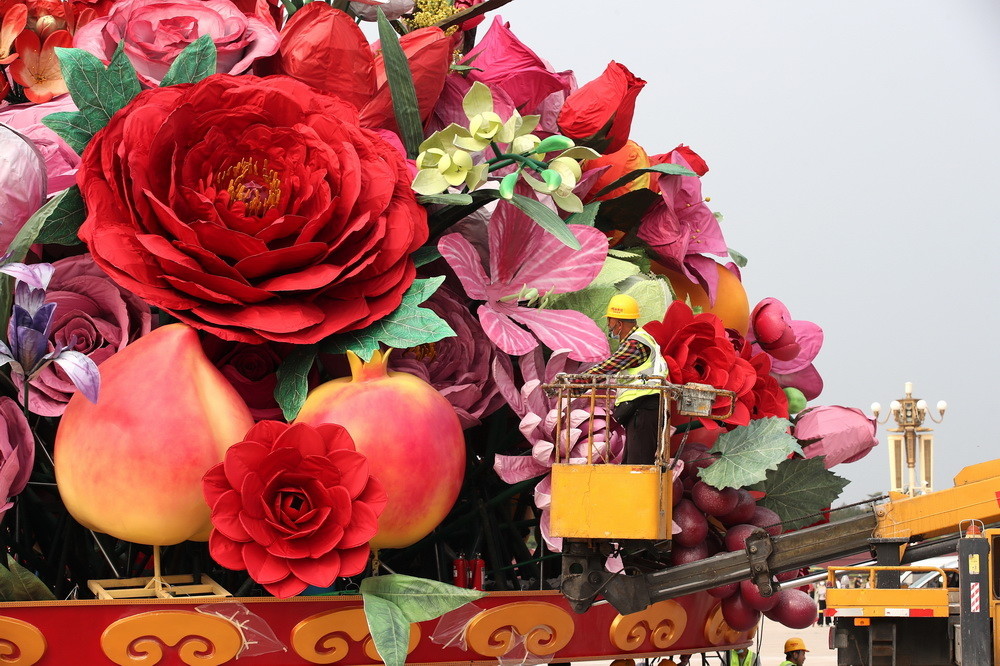 北京天安门广场|北京天安门广场“祝福祖国”巨型花篮雏形亮相