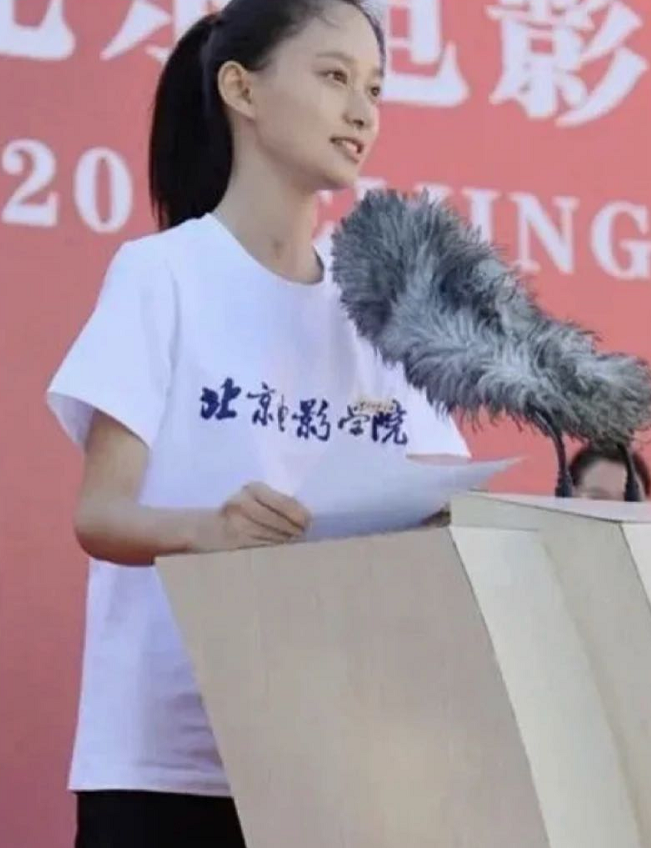 艺考|艺考学霸夏梦近照曝光双眼皮肿胀，脖子上疑似吻痕抢镜