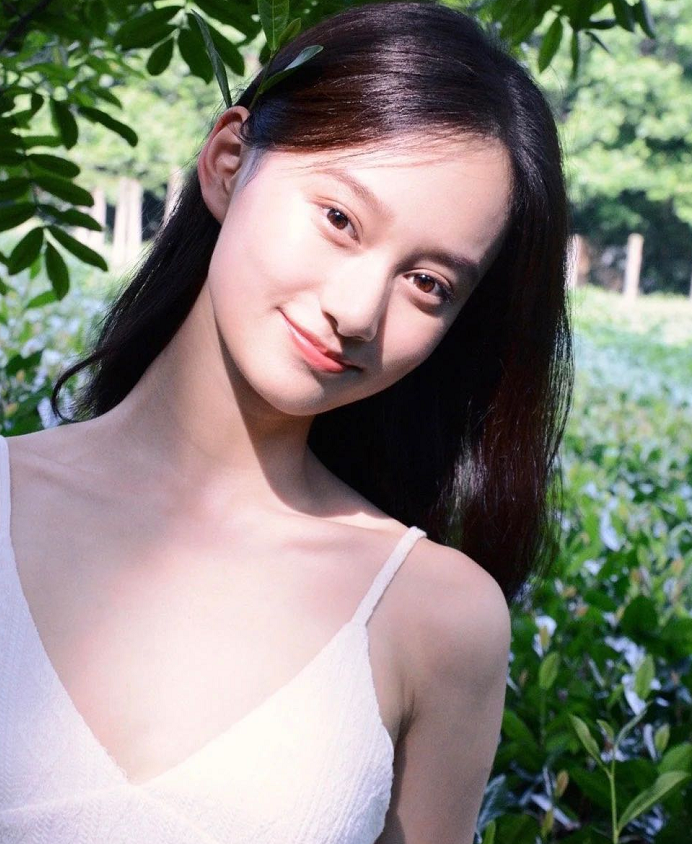 艺考|艺考学霸夏梦近照曝光双眼皮肿胀，脖子上疑似吻痕抢镜