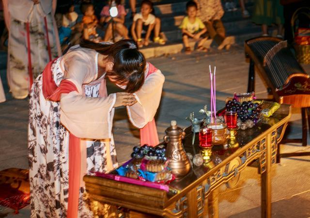 中秋节将至,为什么这天有"祭月"的习俗?祭月有哪些禁忌?_腾讯新闻