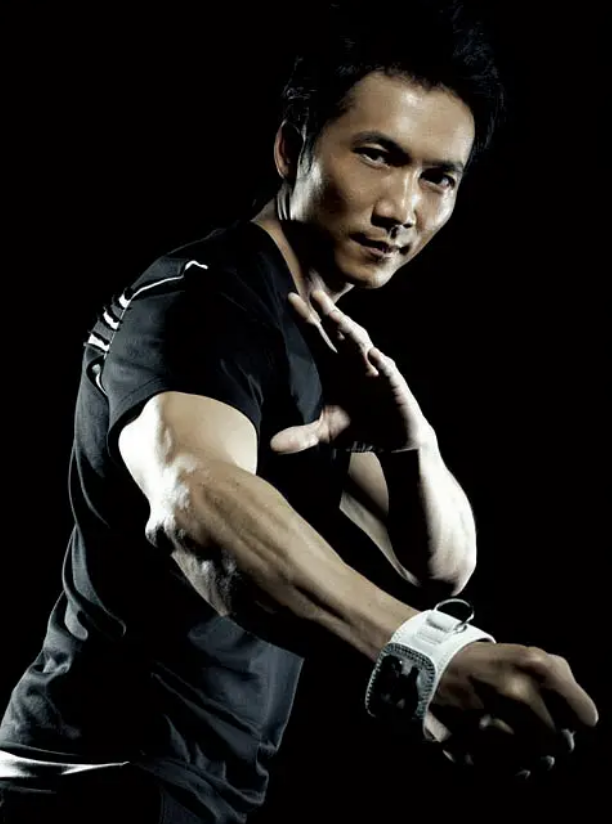 邹兆龙|邹兆龙：拜师洪金宝，饰演“常威”走红，被誉为最能打的反派演员