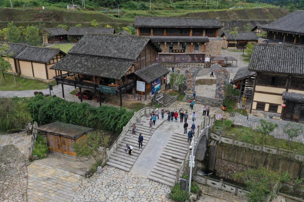 国庆节连续"闹"6天 非遗文化节目演绎感受古播州原味民俗文化