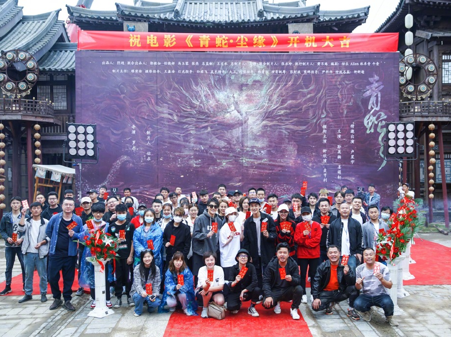 钟欣潼|阿娇术后半月复工高清照曝光，戴口罩帽子不见右眉伤口，清瘦不少