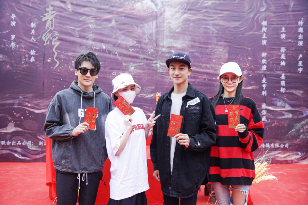 钟欣潼|阿娇术后半月复工高清照曝光，戴口罩帽子不见右眉伤口，清瘦不少