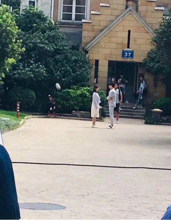 余生请多指教|《余生》杨紫穿不出时尚感，造型土气还显胖，和之前佟年走同路线