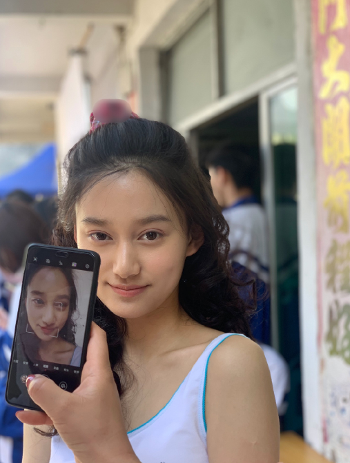 艺考|艺考学霸夏梦近照曝光双眼皮肿胀，脖子上疑似吻痕抢镜