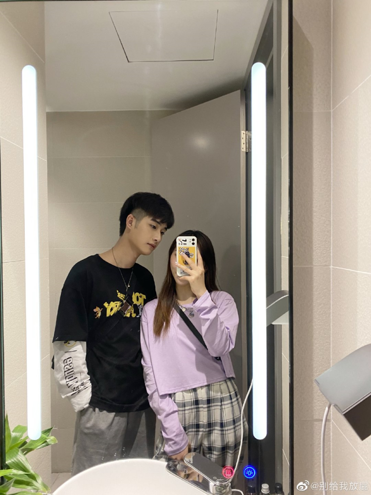 网红|就这张脸，在热搜挂了一天？