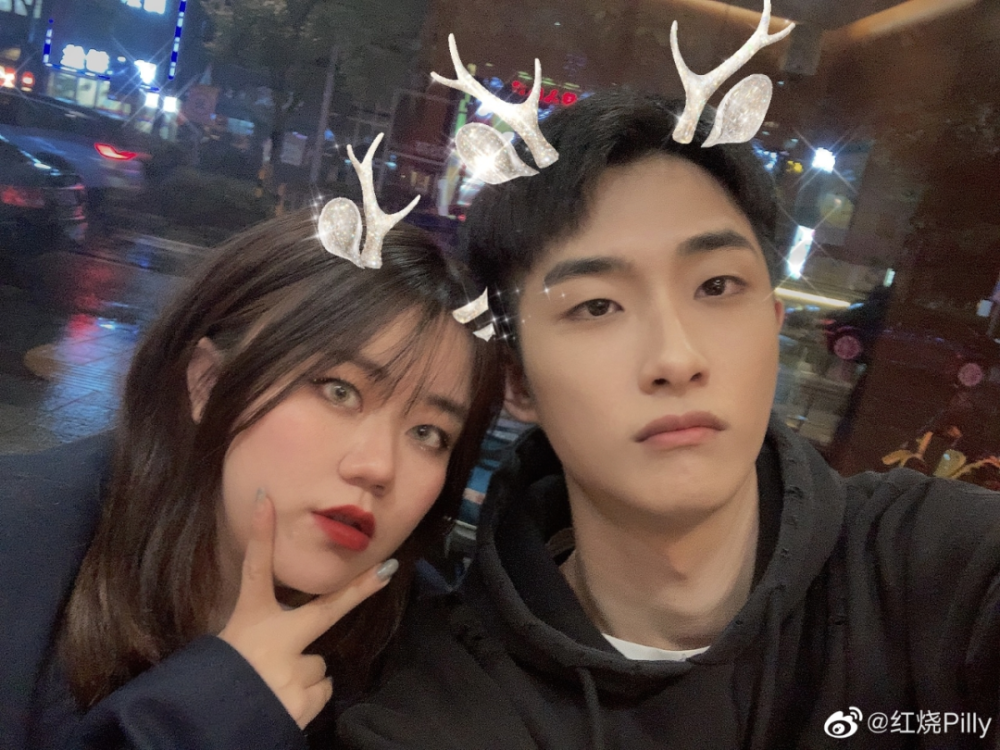 网红|就这张脸，在热搜挂了一天？