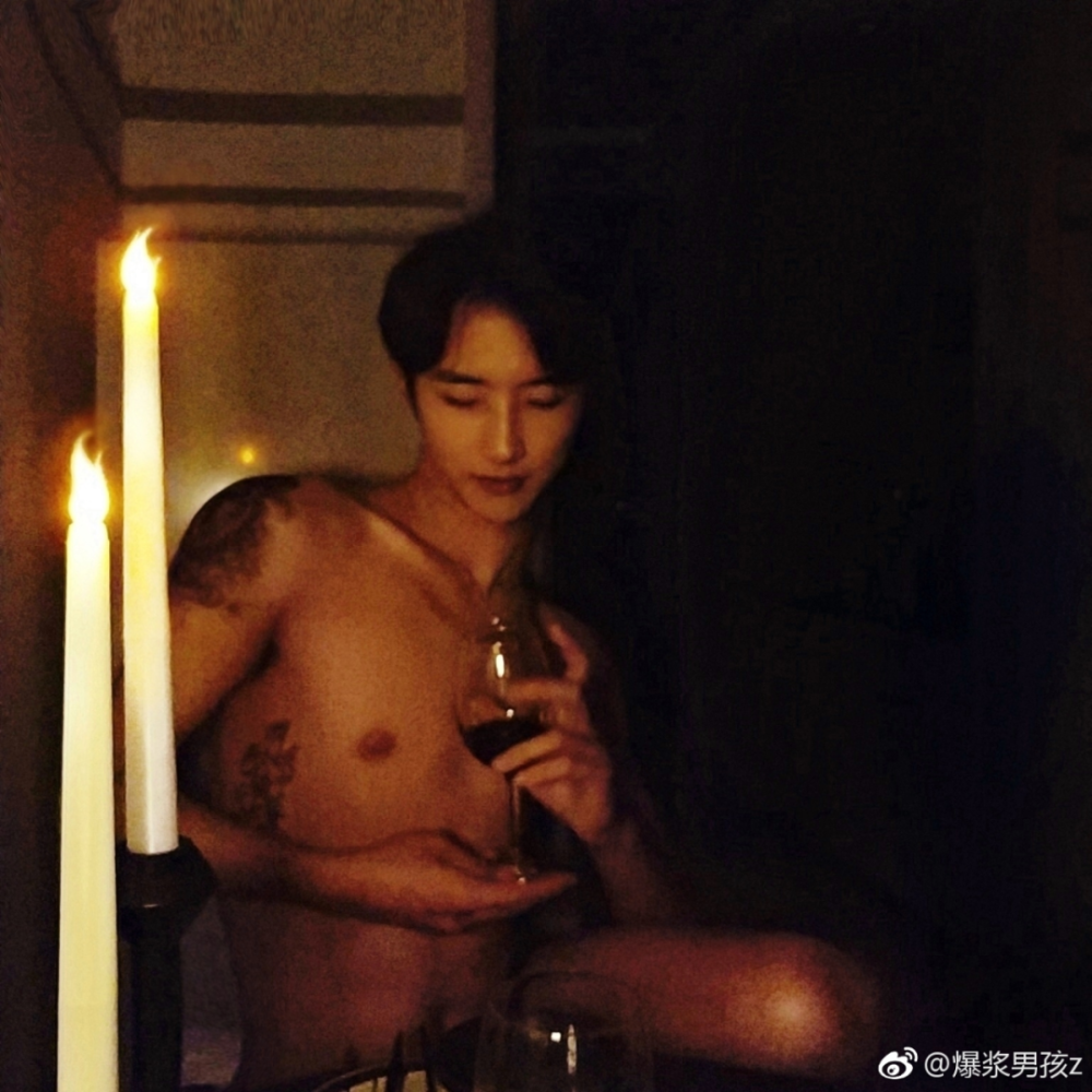 网红|就这张脸，在热搜挂了一天？