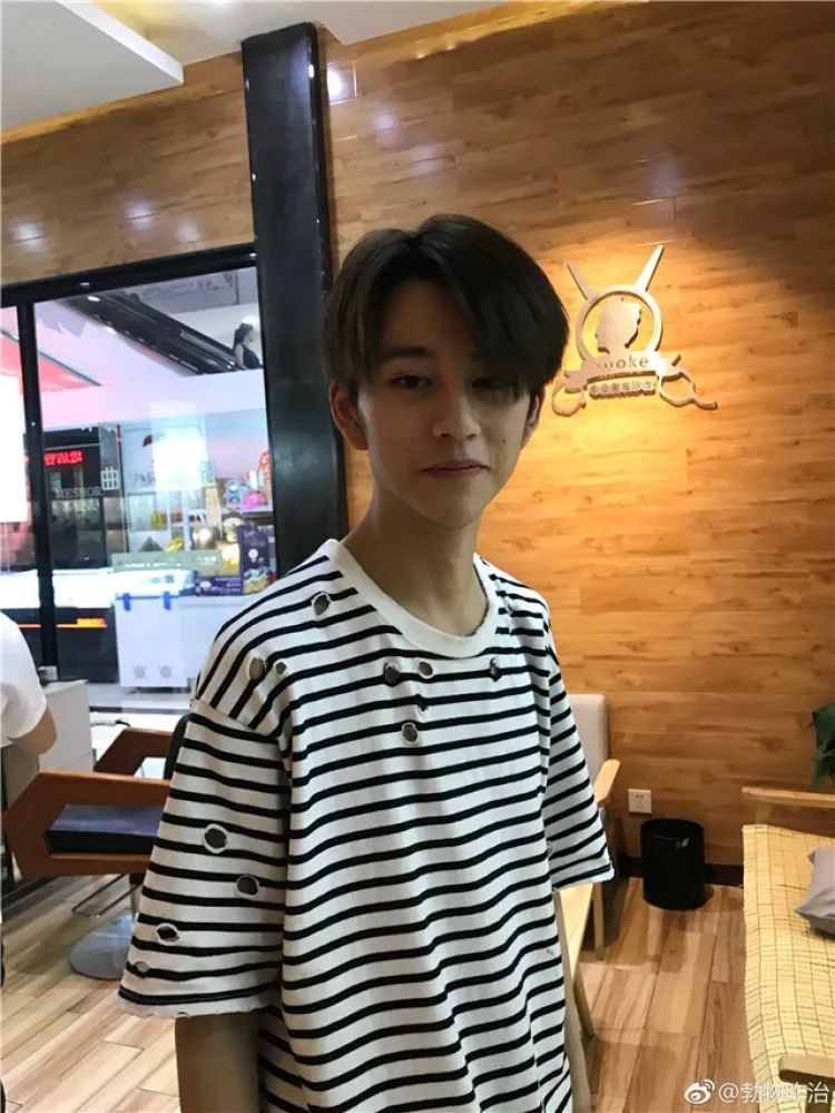 网红|就这张脸，在热搜挂了一天？