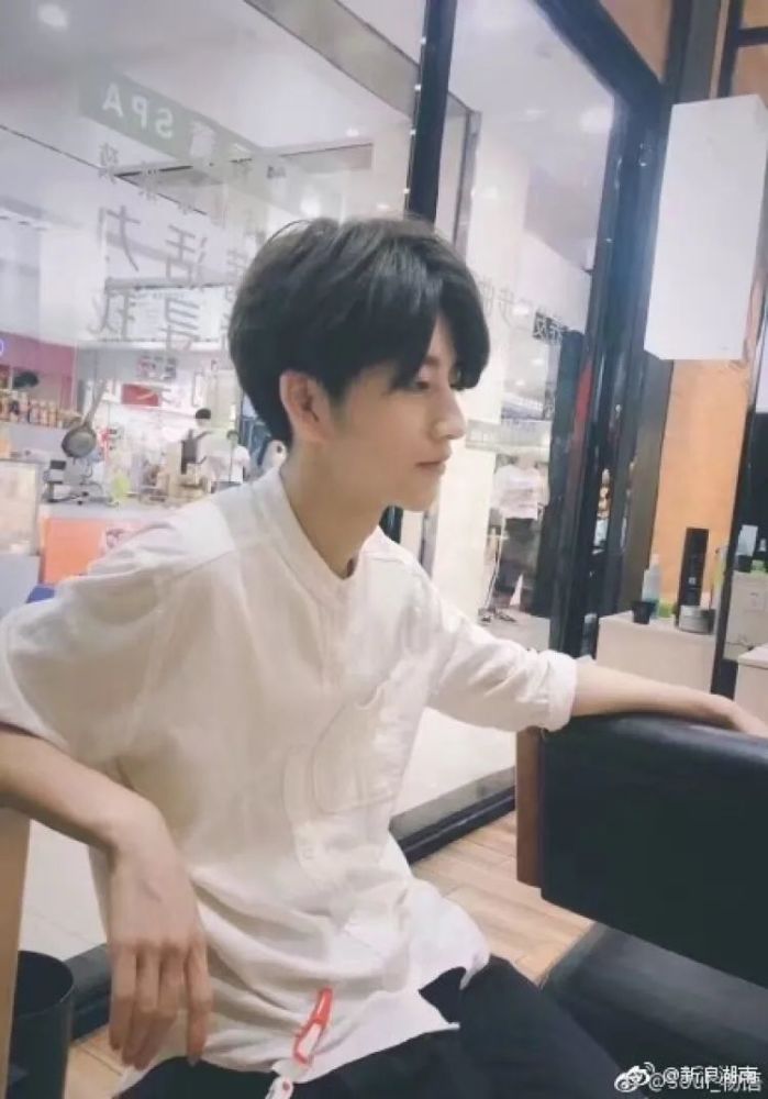 网红|就这张脸，在热搜挂了一天？