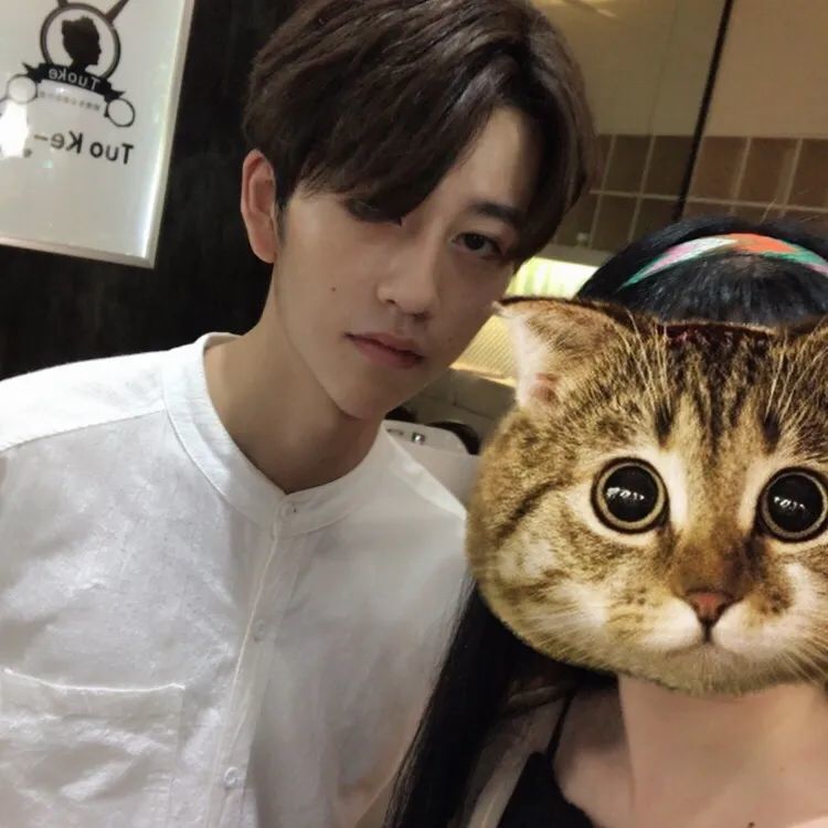 网红|就这张脸，在热搜挂了一天？