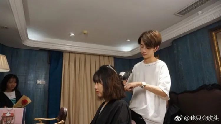 网红|就这张脸，在热搜挂了一天？