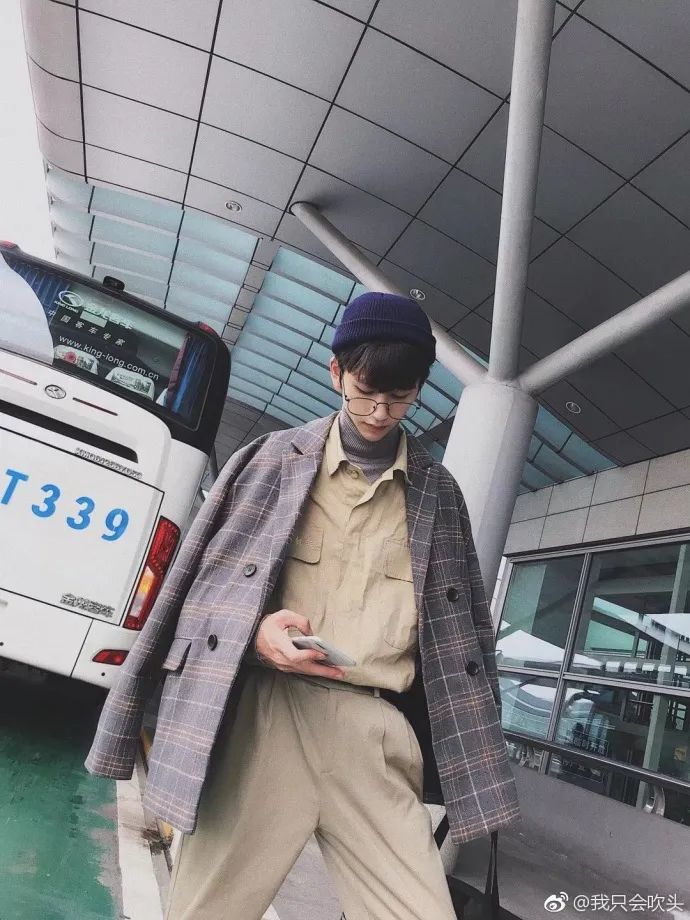 网红|就这张脸，在热搜挂了一天？