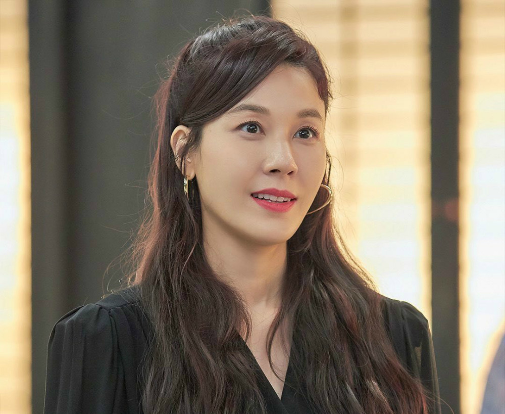 《再次十八岁》首播,开局余欢水气象,金荷娜依旧美艳动人