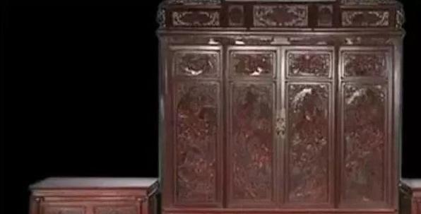 木雕|当初为了买木雕变卖家中三套房，拿木雕去鉴宝，知道价格后却沉默了