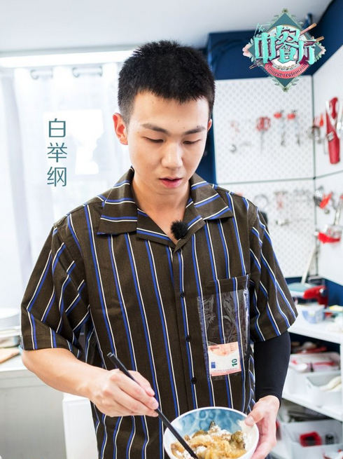 整容|90后男歌手自曝整容经历！打瘦脸针导致面瘫，至今仍有心理阴影