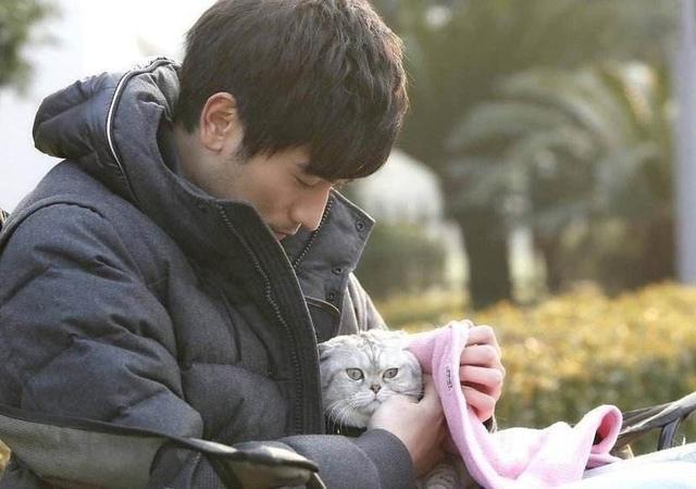高以翔|高以翔女友Bella参加活动状态好，有意进军演艺圈，被疑榨干男友价值
