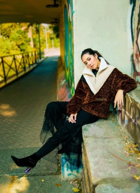 郭碧婷|郭碧婷“谅解”老公陪产来迟，晒睡衣合照超甜，未领证结婚气度不凡