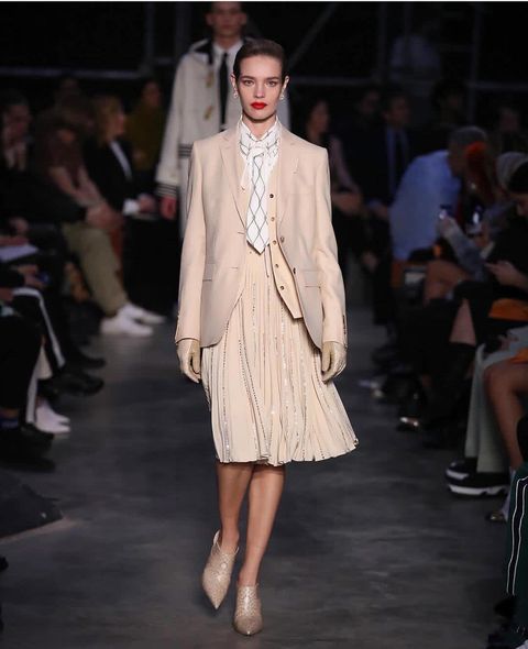 lv集团太子妃娜塔莉亚终于完婚穿好友亲手缝制礼服堪称最美新娘