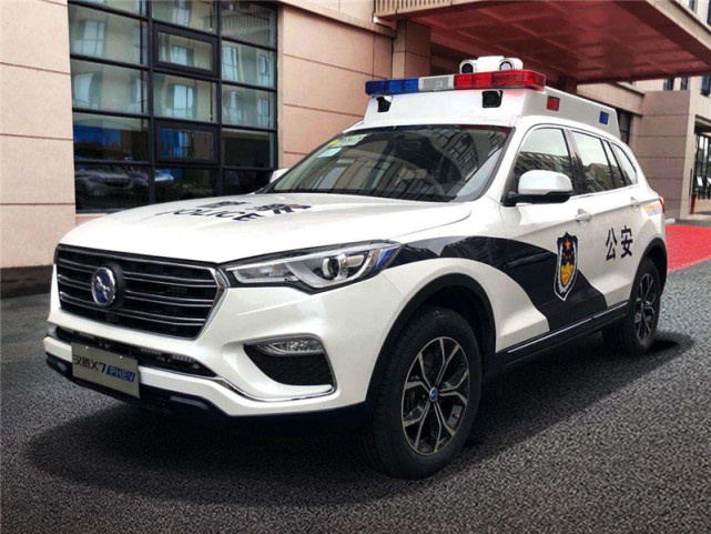 银川出现1台"假警车",贴有警察英文单词,车主:我不懂英文!