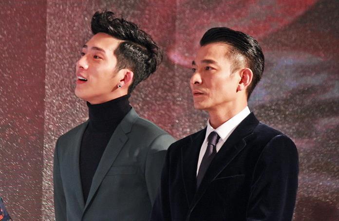 刘德华毛衣球鞋穿到发臭,对戏时遭井柏然嫌弃:熏的连台词都忘了_腾讯