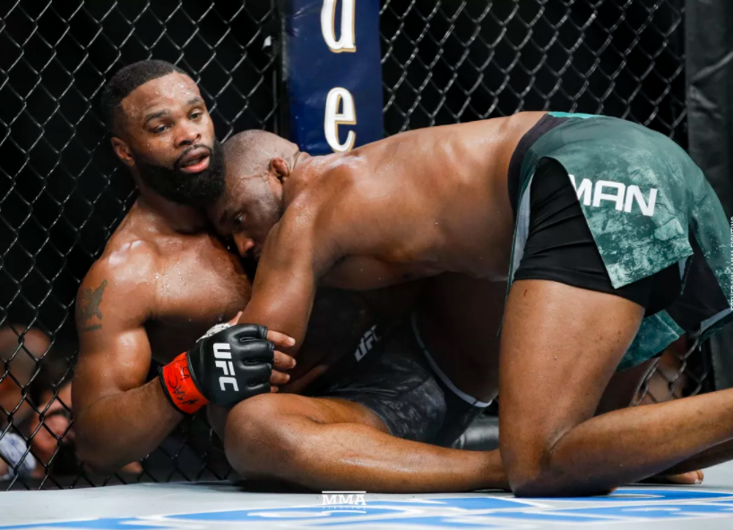 曾经的ufc次中冠军伍德利沦为经验宝宝赛中嚎叫是假装还是真疼