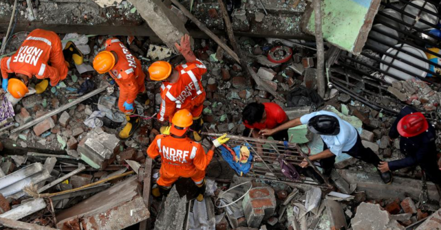 印度國家災難響應部隊(ndrf),當地消防隊和警察團隊正在開救援工作