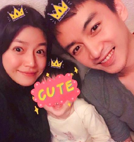 陈妍希|陈妍希自弹自唱悼念黄鸿升，儿子小床出镜，与陈晓的北京爱巢曝光