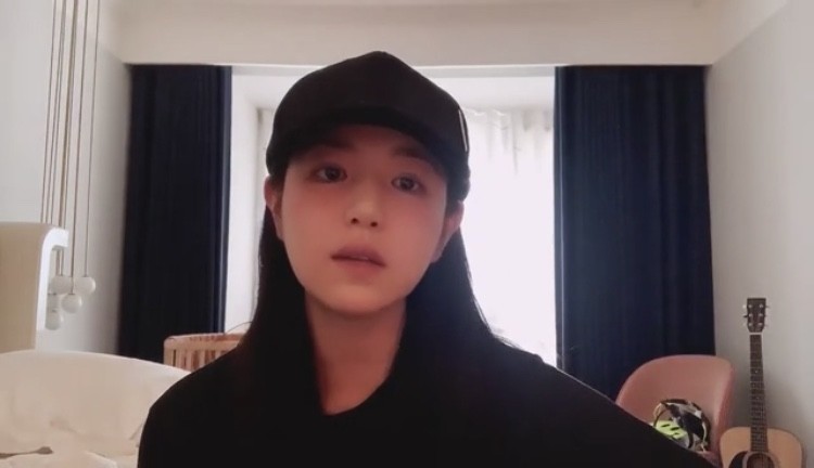 陈妍希|陈妍希自弹自唱悼念黄鸿升，儿子小床出镜，与陈晓的北京爱巢曝光