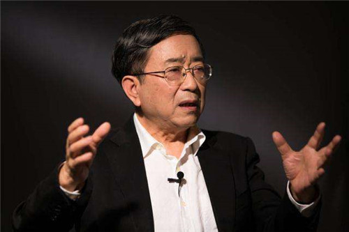 余秋雨|14年婚姻不敌一时激情，他抛弃发妻娶知名演员，世人痛骂：伪君子