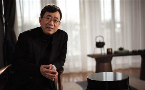 余秋雨|14年婚姻不敌一时激情，他抛弃发妻娶知名演员，世人痛骂：伪君子