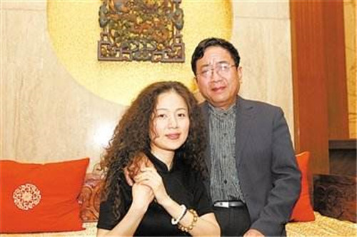 余秋雨|14年婚姻不敌一时激情，他抛弃发妻娶知名演员，世人痛骂：伪君子
