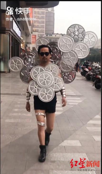 "网红:曾穿奇装异服为患癌父亲筹钱被骂神经病,今穿麻袋装走秀时装周