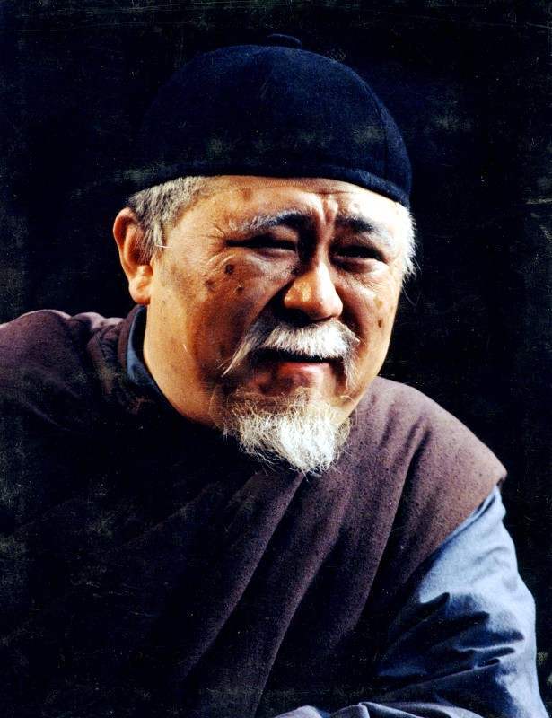 一个其貌不扬的胖子却因为精湛的演技和一部神剧走红