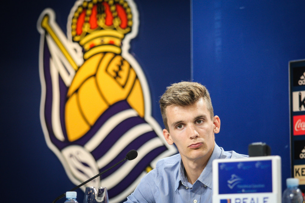 天空体育:利兹联接近签下皇家社会中后卫迭戈-略伦特_腾讯新闻