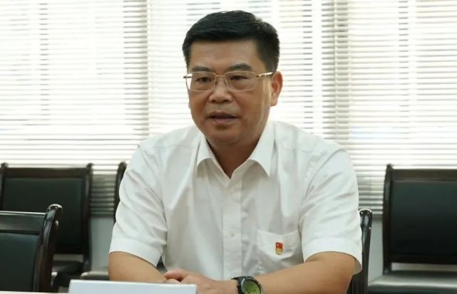 黄令遥到县融媒体中心调研,寄语:大有可为,大有作为