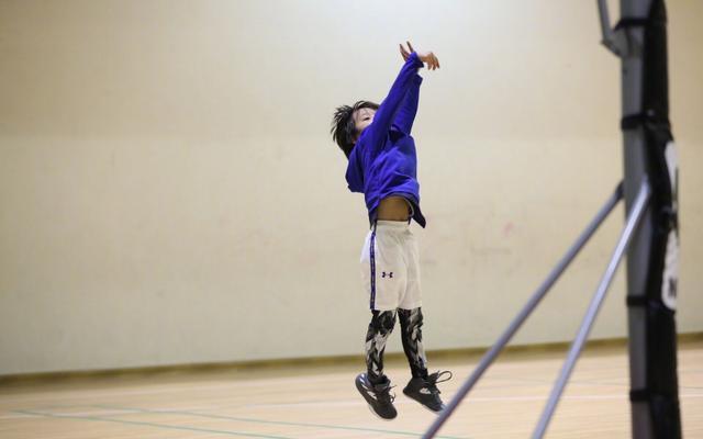 邓超|超哥自带话题“四十岁邓超三分九投九中”，工作室纠正：四十一岁