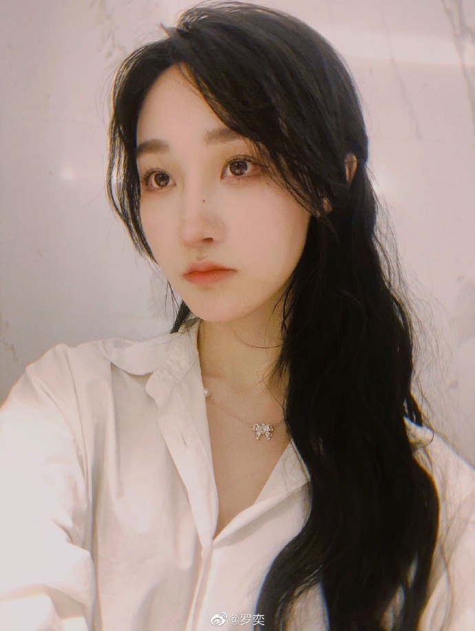 郭子凡|网曝郭子凡罗奕已分手，男方凌晨上线取关，女方发文似有深意