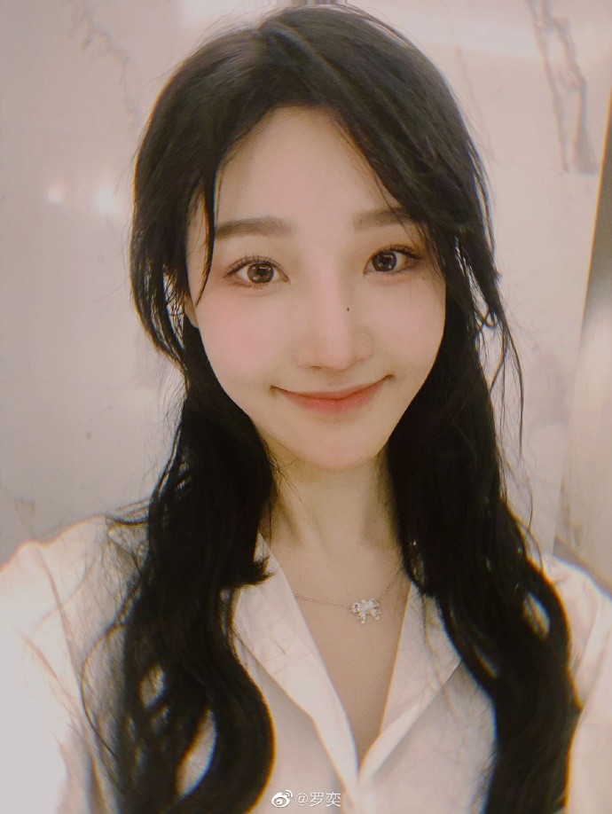 郭子凡|网曝郭子凡罗奕已分手，男方凌晨上线取关，女方发文似有深意