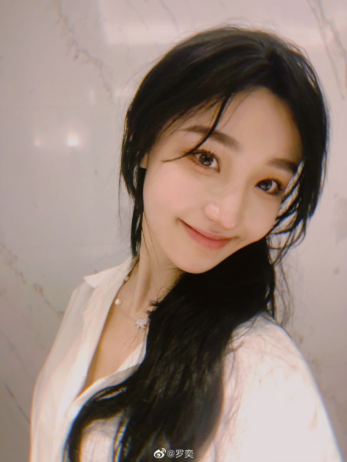 郭子凡|网曝郭子凡罗奕已分手，男方凌晨上线取关，女方发文似有深意