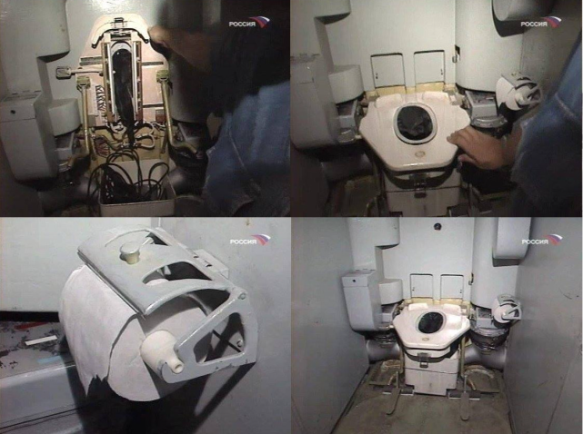 而厕所部分,也是图-160生活设备中占用位置最多的地方,位置在登机舱门