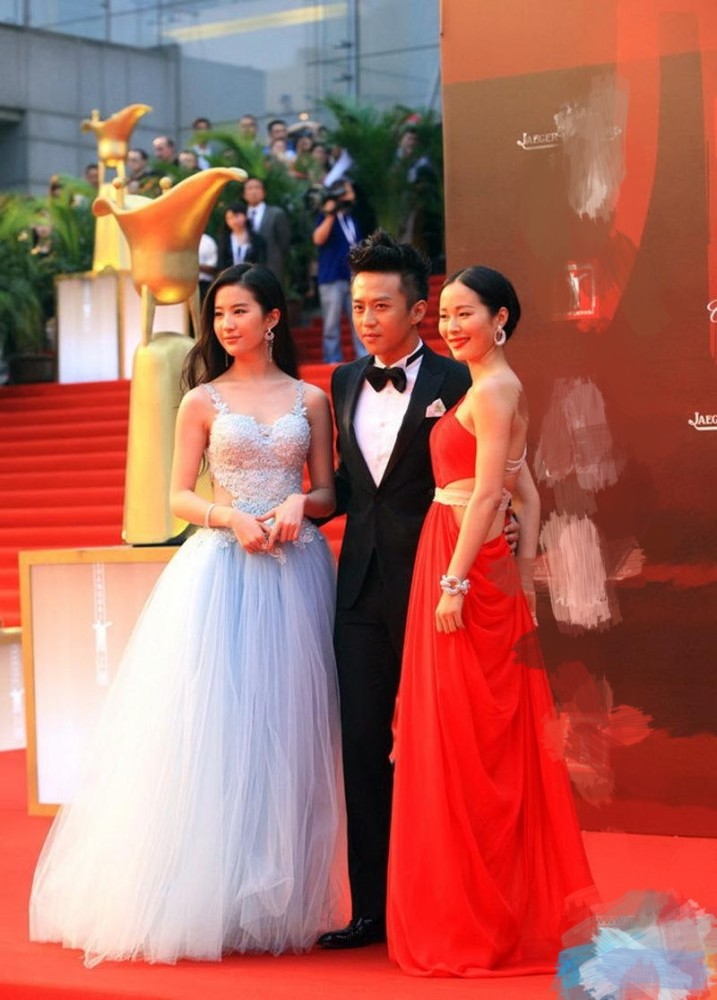 邓超|模糊旧图成料源，邓超出轨，孙俪官宣离婚的谣言又来了