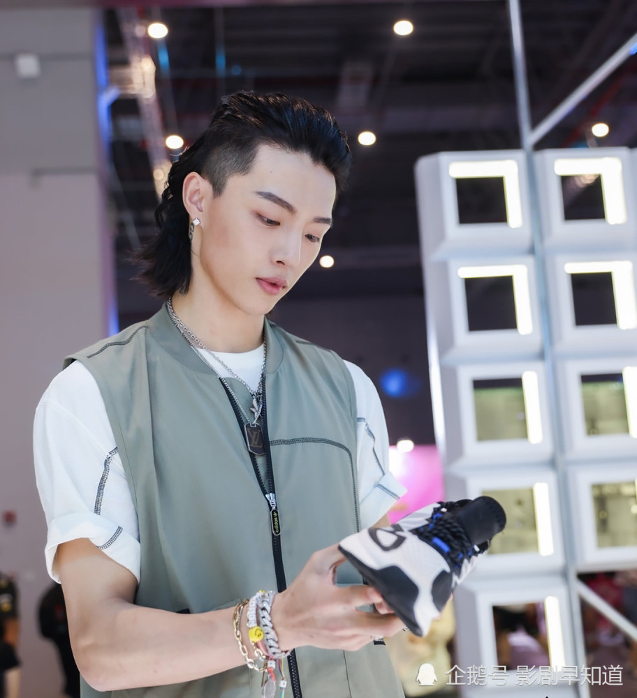 陈泽希正式退团肖战曾和公司打官司x玖少年团名存实亡