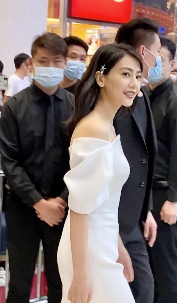 刘亦菲|刘亦菲脸上竟然惊现“奶奶线”？天仙的完美骨相终究也难逃这一劫……