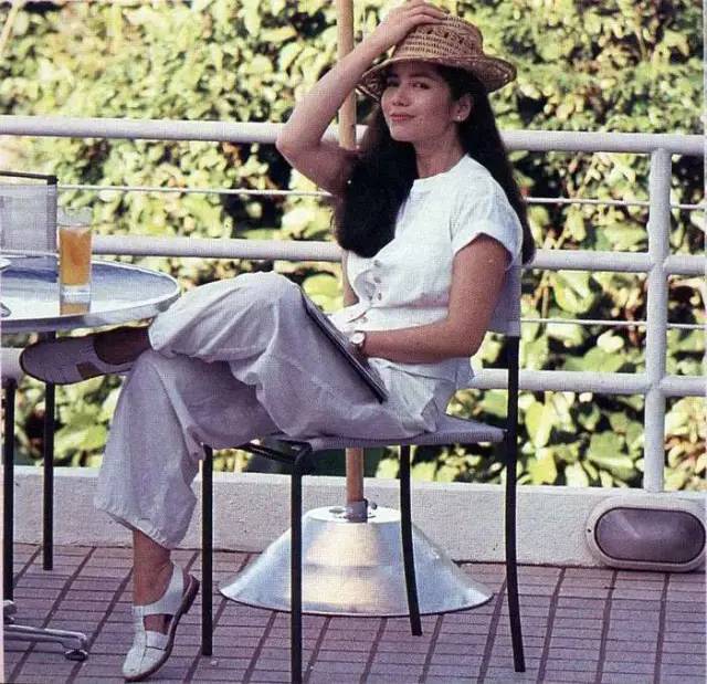 日本_娱乐|15岁惊艳出道，亮相就被称赞“美到让人窒息”的脸长什么样？