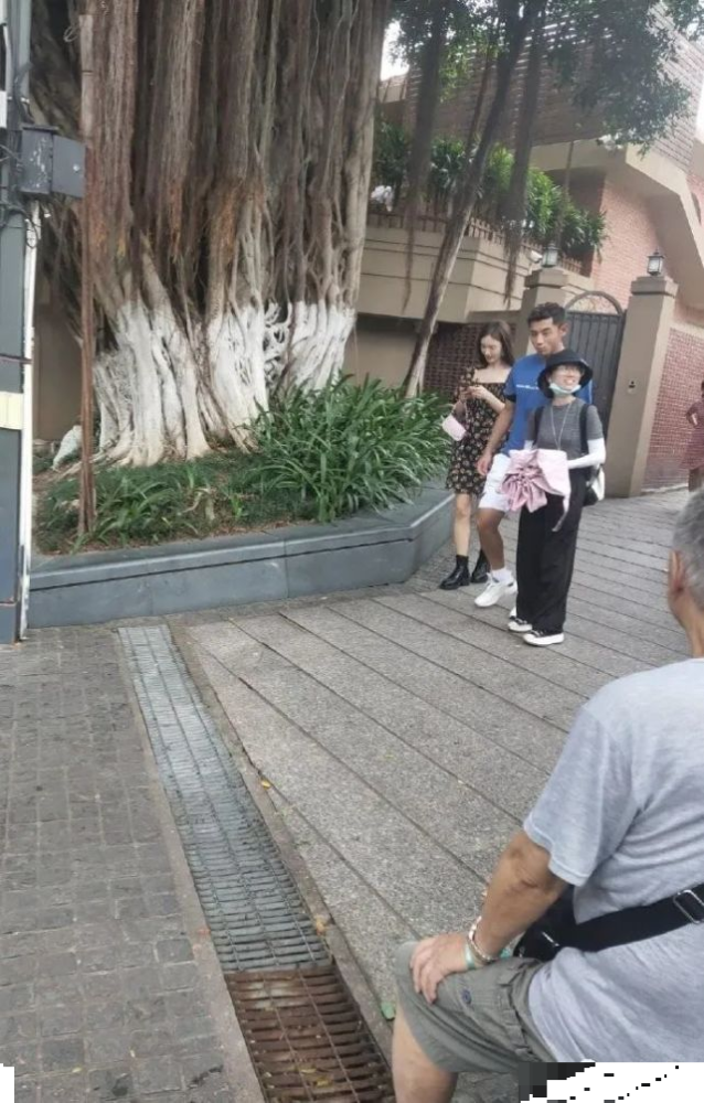 张继科|金晨居然和张继科在一起了？路人视角下她的真实腿型原来这么可怕……