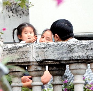 郭富城|方媛晒美照宣传郭富城新片，为丈夫连看三次《麦路人》，果然是贤妻